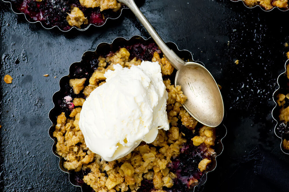 Blackberry crumble