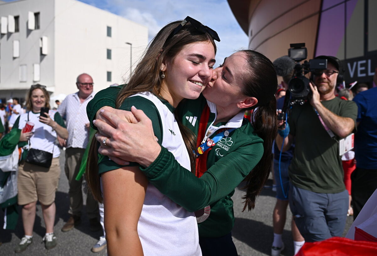 Eve McCrystal of Ireland, right, with daughter Ava after winning silver in the women's B 3000m individual pursuit final on day four of the Paris 2024 Paralympic Games. Photo by Harry Murphy/Sportsfile Eve McCrystal of Ireland, right, with daughter Ava after winning silver in the women's B 3000m individual pursuit final on day four of the Paris 2024 Paralympic Games. Photo by Harry Murphy/Sportsfile