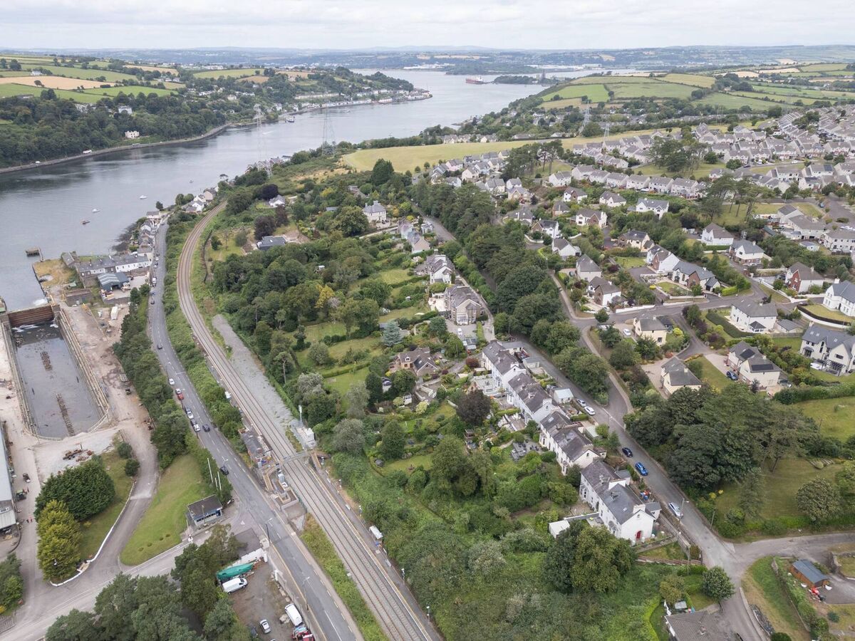 2 Rushbrooke Terrace is near the commuter rail station on Great Island 