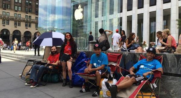 People are already queuing for the iPhone 6