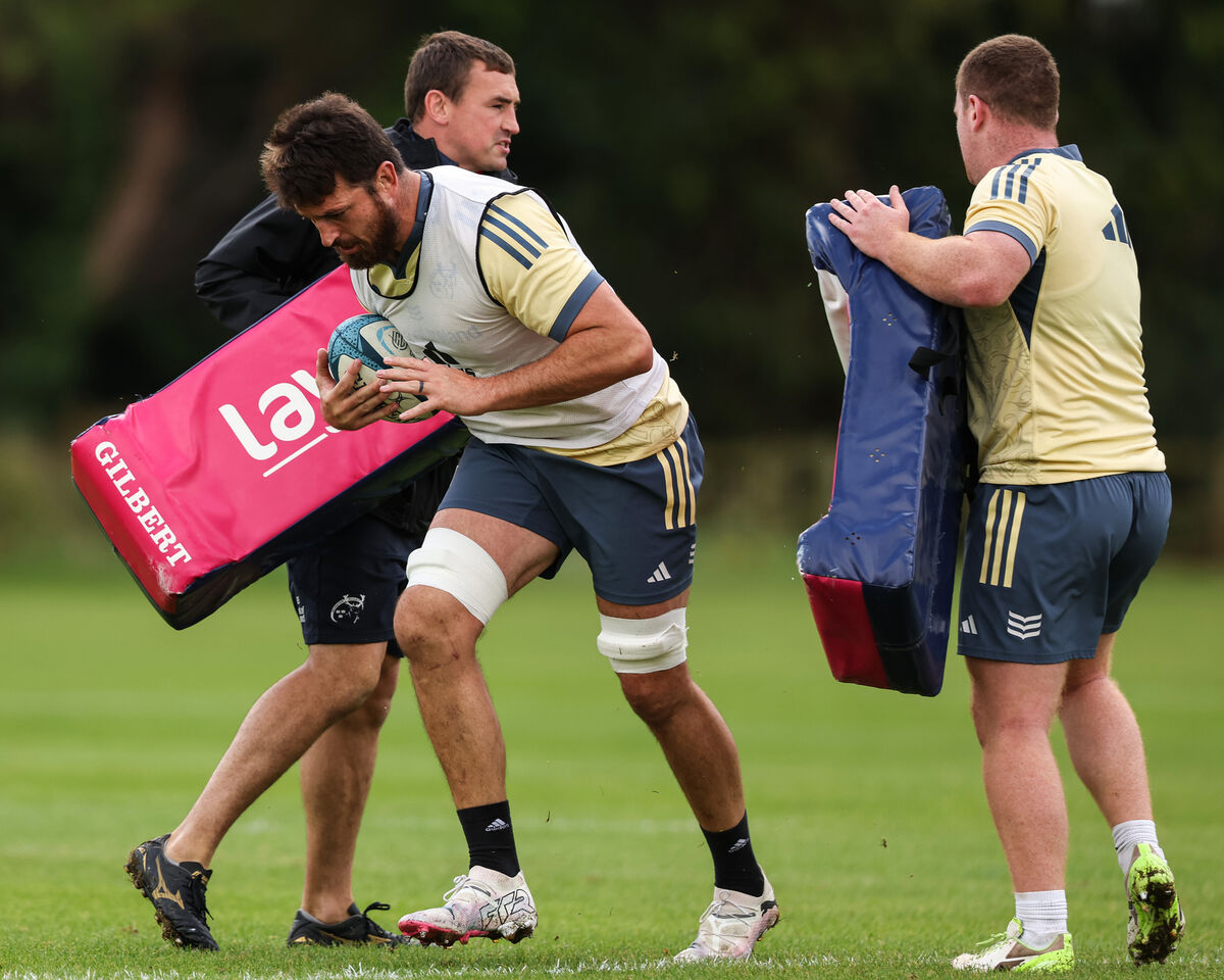 Jean Kleyn with Academy Coach Tommy O’Donnell and Kieran Ryan during Munster squad training. Picture: ©INPHO/Ben Brady