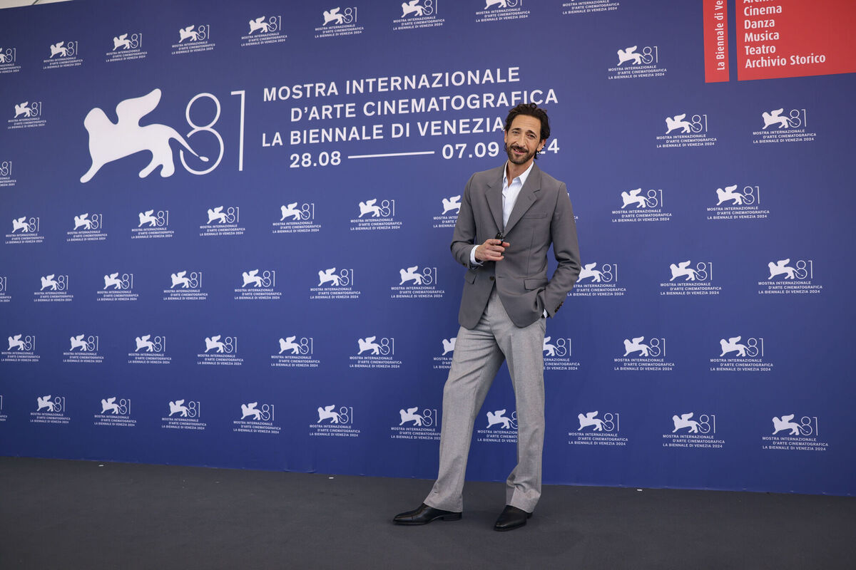 Adrien Brody poses at the photo call for  'The Brutalist'.