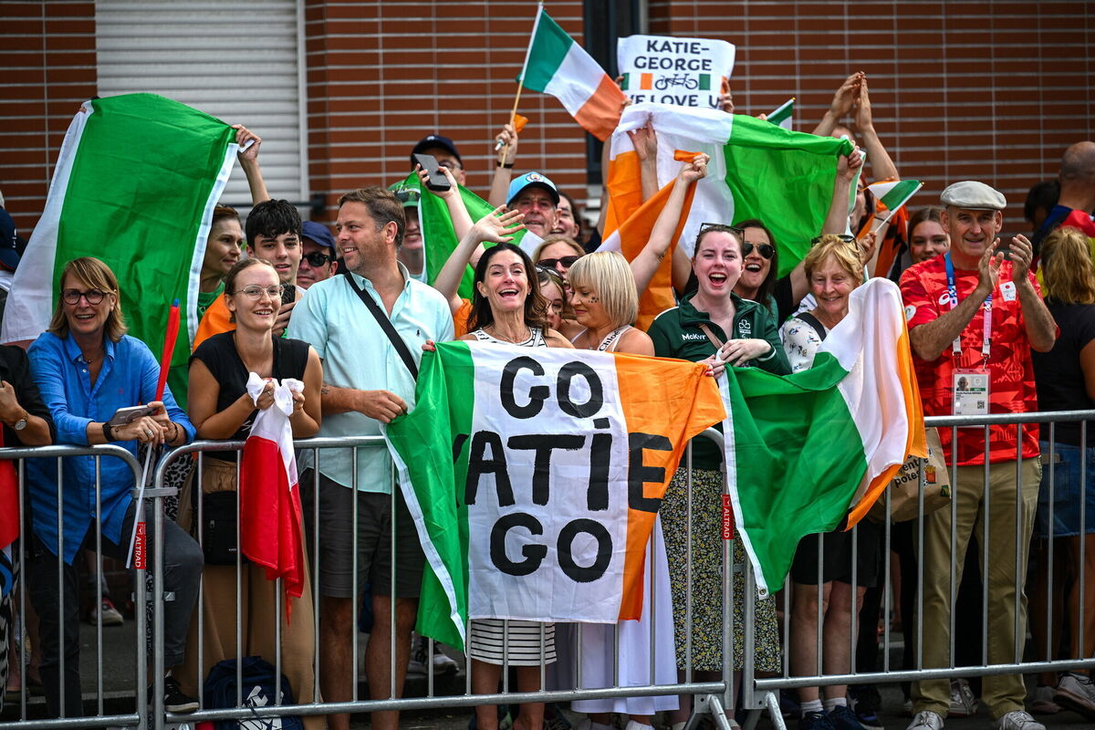 Ireland supporters celebrate after Katie-George Dunlevy, right, and pilot Linda Kelly of Ireland won gold in the women's B individual time trial. Photo by Ramsey Cardy/Sportsfile Ireland supporters celebrate after Katie-George Dunlevy, right, and pilot Linda Kelly of Ireland won gold in the women's B individual time trial. Photo by Ramsey Cardy/Sportsfile