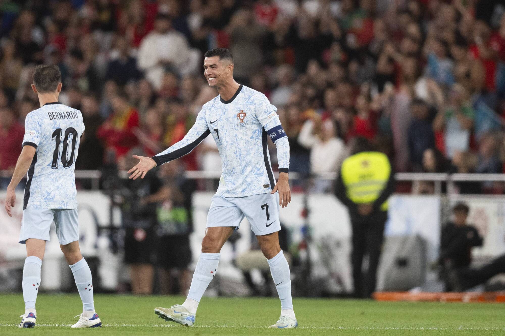 Ronaldo hits 900th, Scots despair at the death, Spain held