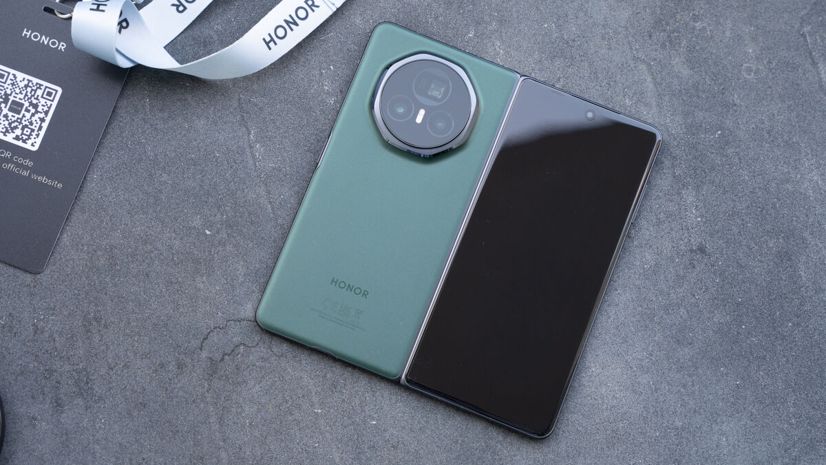 Honor Magic V3. Picture: Noel Campion.