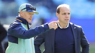 <p>Joe Schmidt speaks to Phil Waugh during a Wallabies Captain's Run</p>
