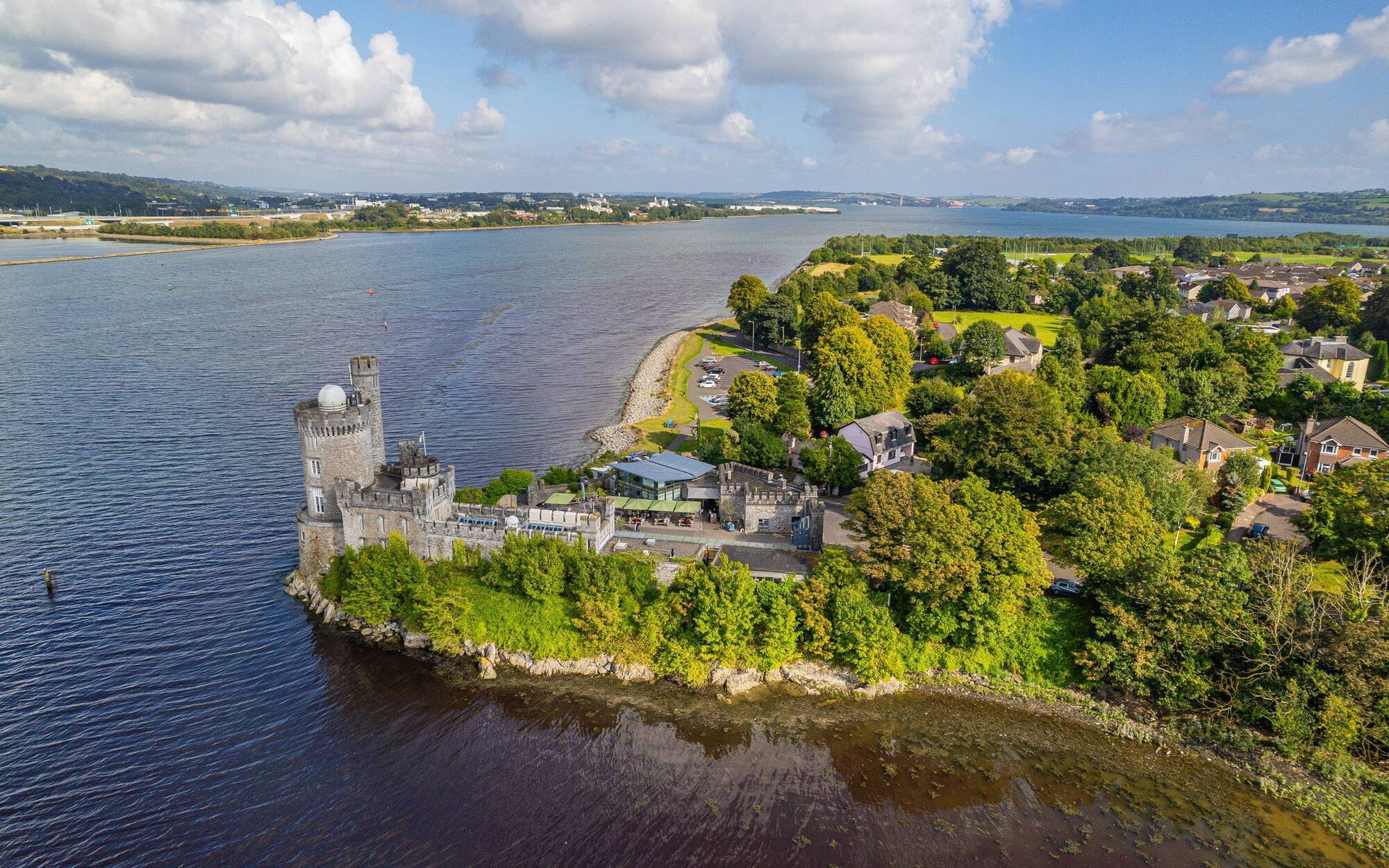 Lodge with Lee views by iconic Blackrock Castle is a city Corker