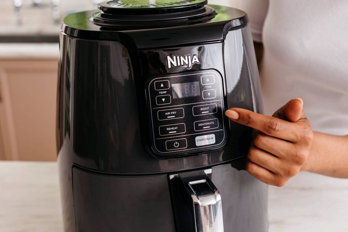 If you don’t want to grapple with the idea of a PFOA coating or Teflon, choose a model of air fryer with ceramic and aluminium coatings and components; 3.8l Ninja AF from €120.