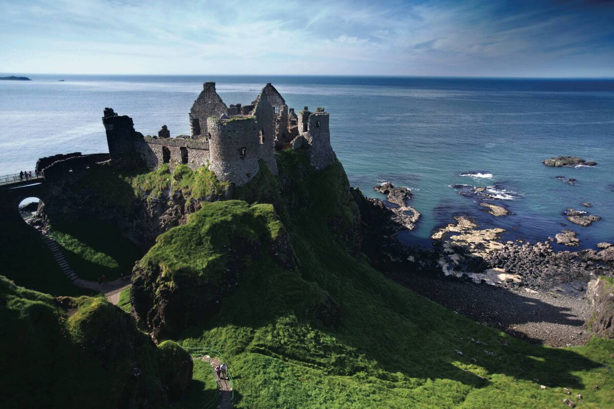 Surrounded by jaw dropping coastal scenery, the striking ruin of Dunluce Castle has to be seen to be believed.