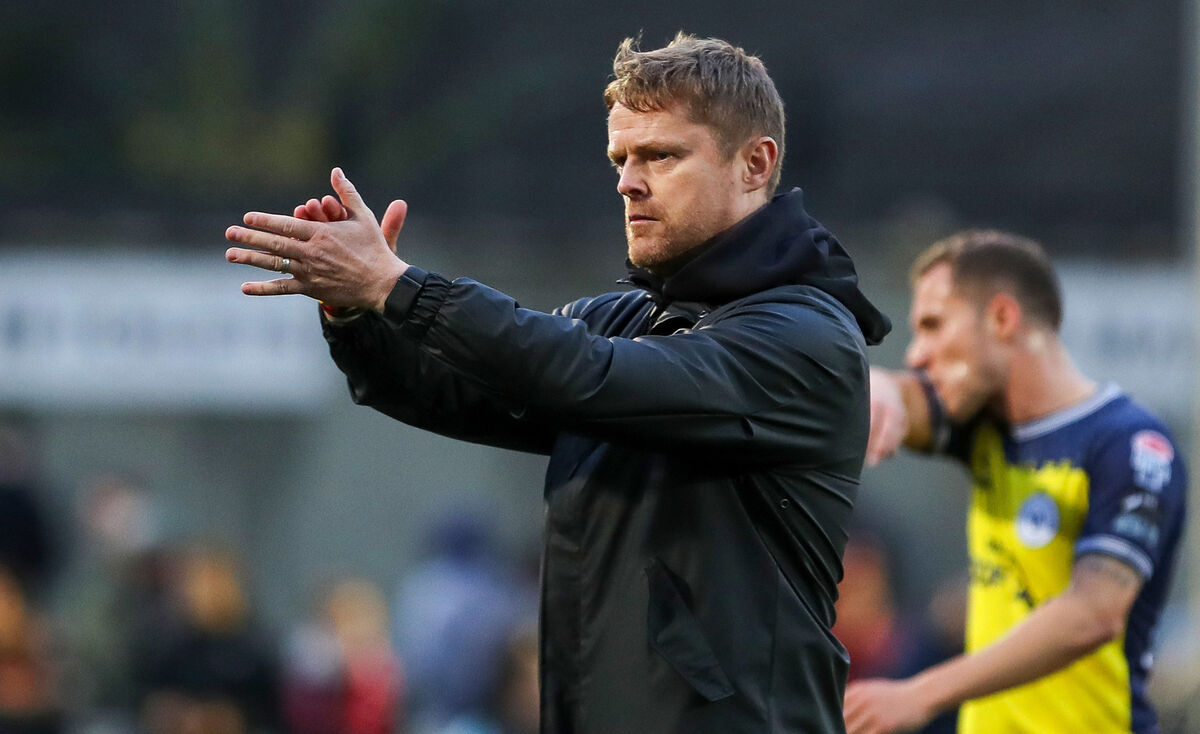 Shelbourne’s manager Damien Duff applauds the travelling support after the game Shelbourne’s manager Damien Duff applauds the travelling support after the game