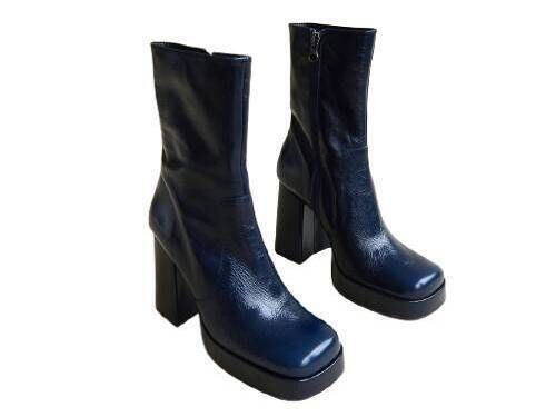 Square toe boots, Jonak, €190 Square toe boots, Jonak, €190