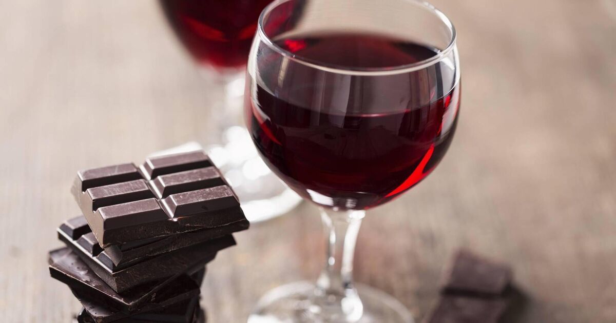 赤ワインやチョコレートを摂取すると認知症のリスクが軽減されるのでしょうか?