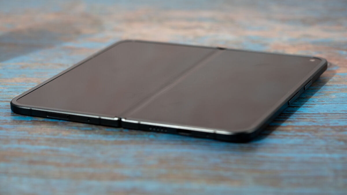 The crease is visible but not as deep as some foldables. Picture: Noel Campion. The crease is visible but not as deep as some foldables. Picture: Noel Campion.