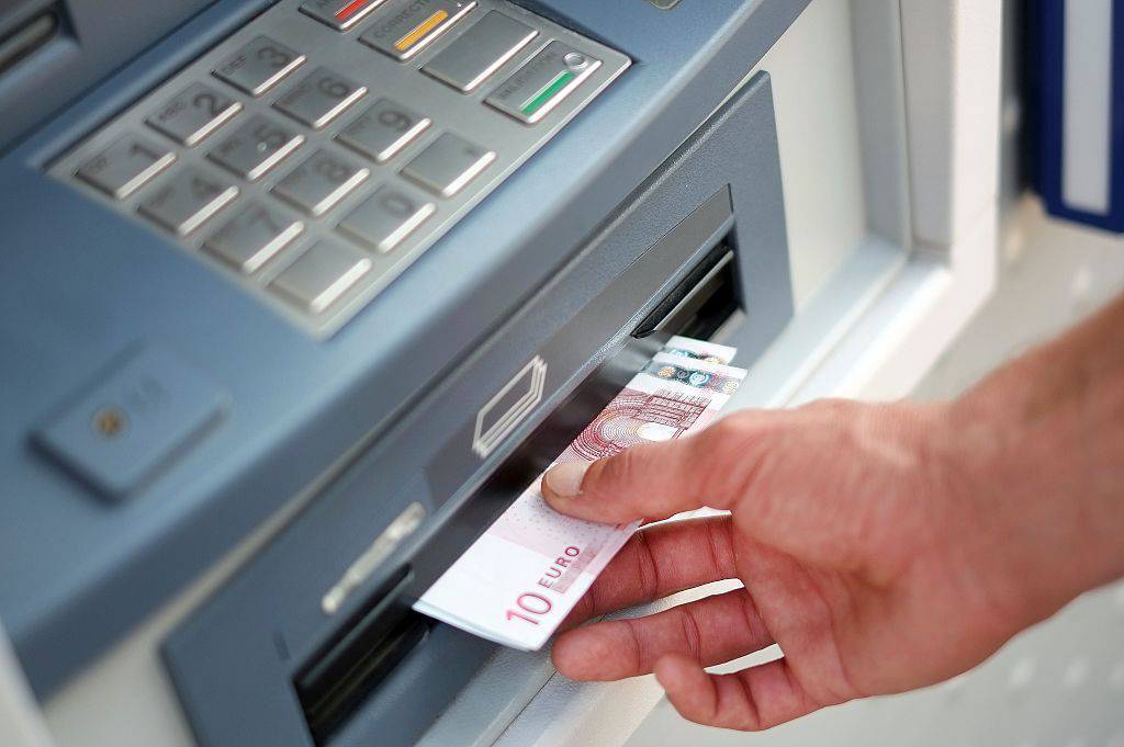 Survey reports rise in people using numerous banking providers