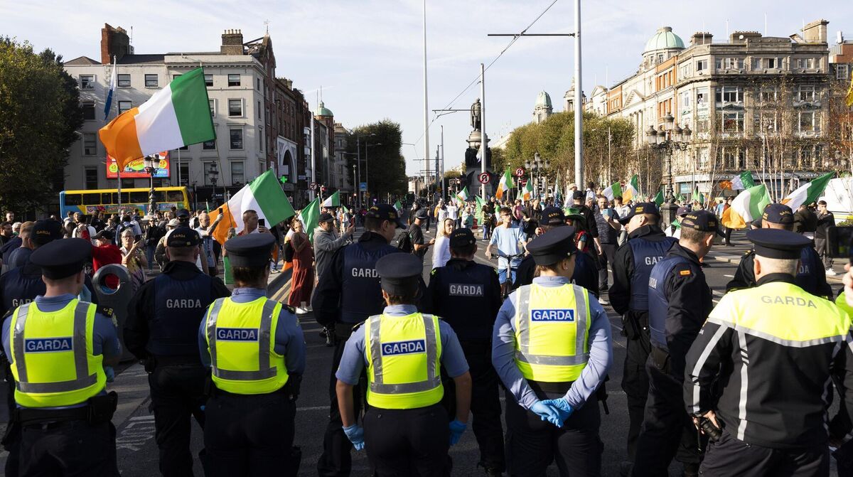 Gardaí form a line on O’Connell Bridge, Dublin. Picture: Sam Boal/Collins Photo