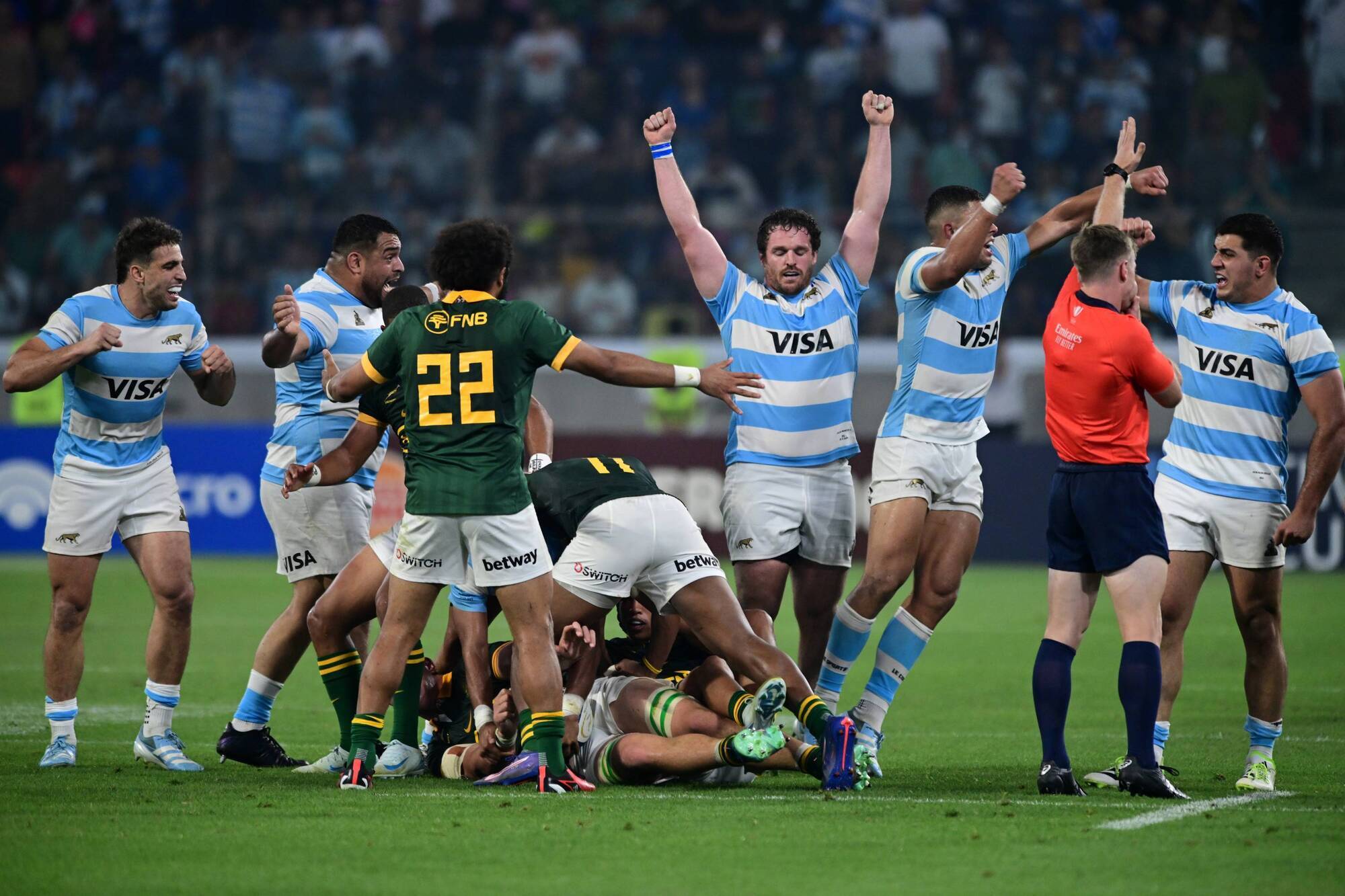 Argentina stun South Africa to keep Rugby Championship hopes alive