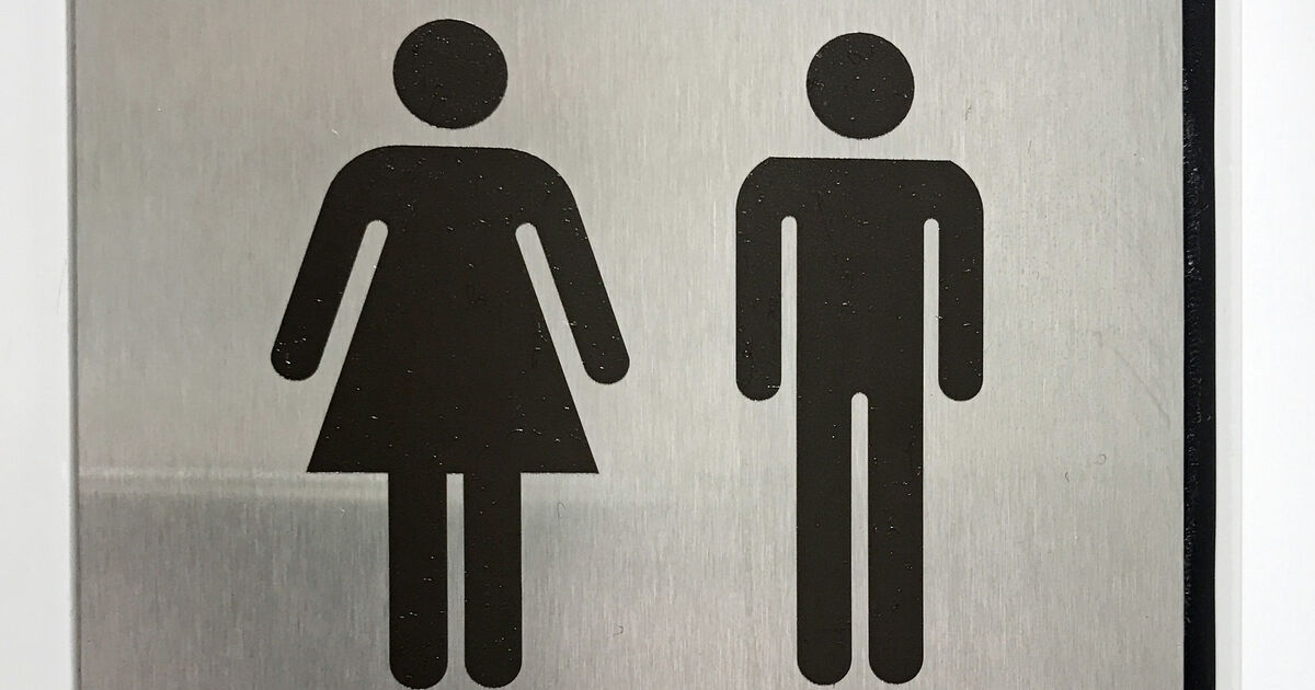 人気の観光地コークの男女共用公衆トイレ建設計画が阻止される