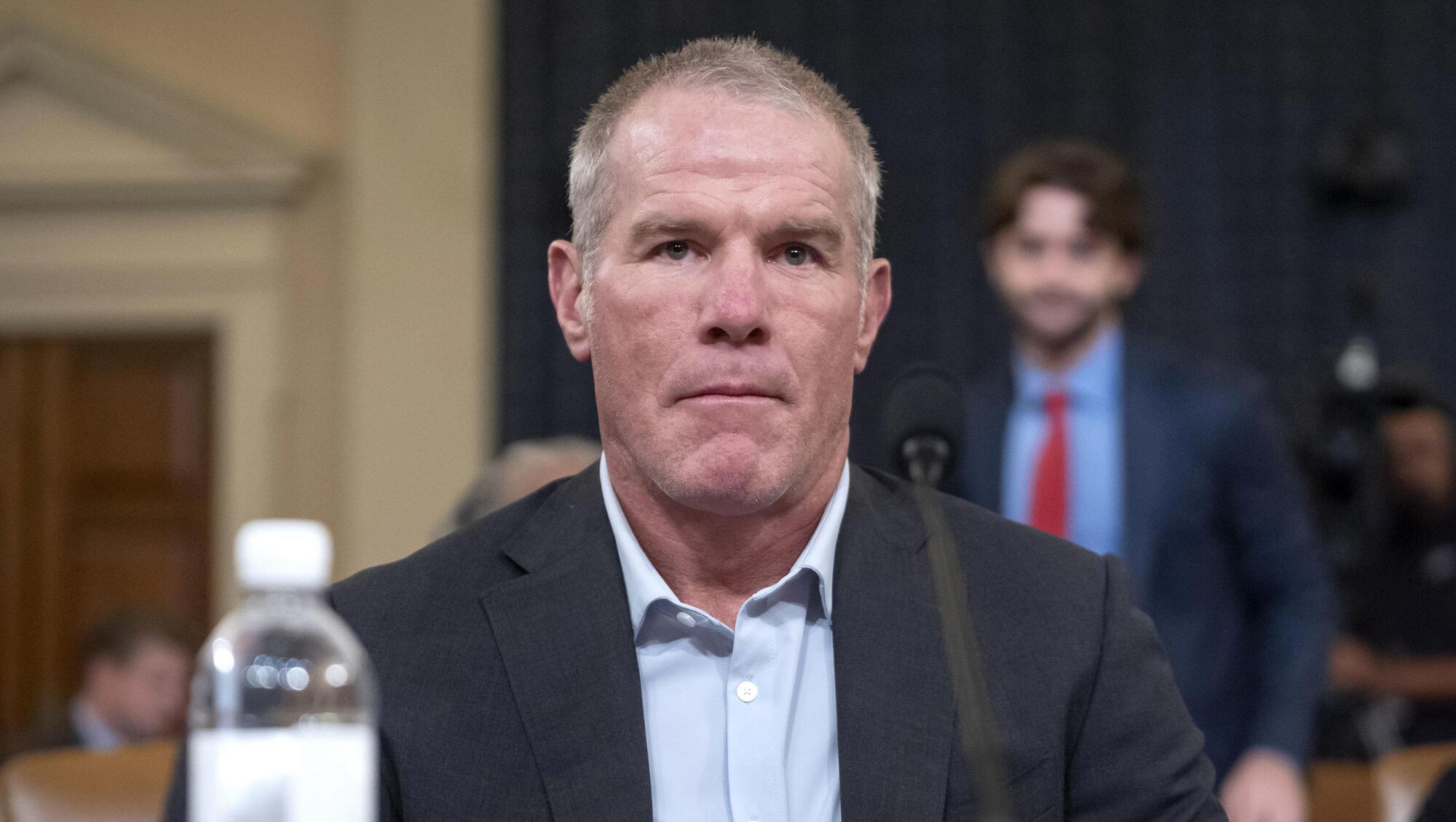 Former Green Bay Packers quarterback Brett Favre reveals Parkinson's diagnosis