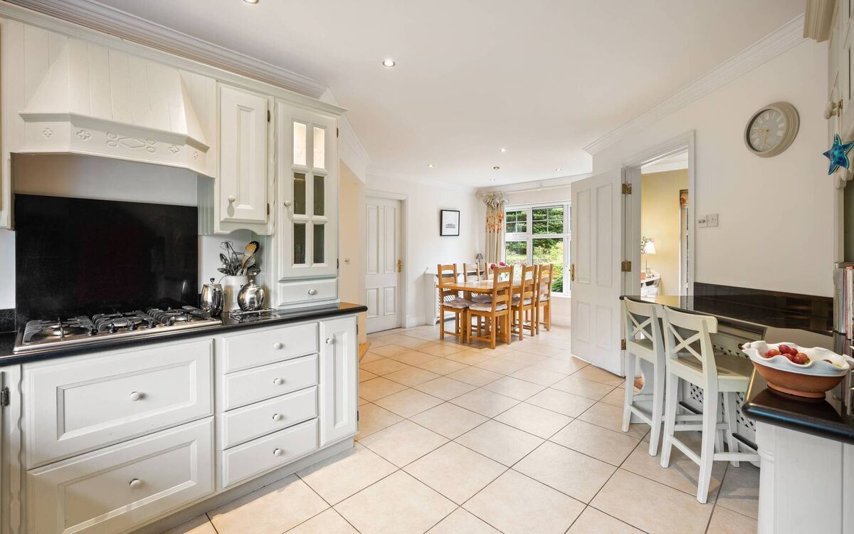 Open plan kitchen/dining