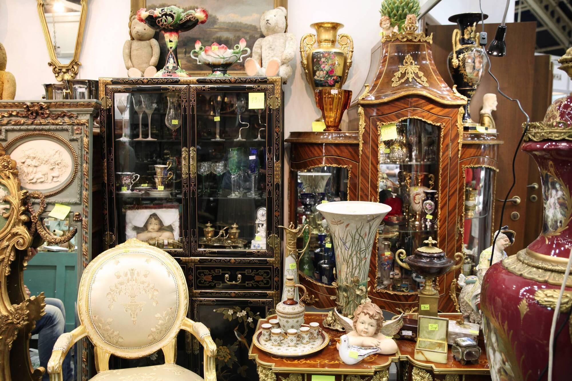How to nab a vintage bargain for your home at an auction 