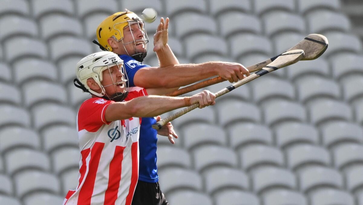 Sarsfields' Aaron Myers and Imokilly's Ciaran O'Brien tussle for possession during the 2023 Cork Premier SHC semi final at Pairc Ui Chaoimh. Picture; Eddie O'Hare