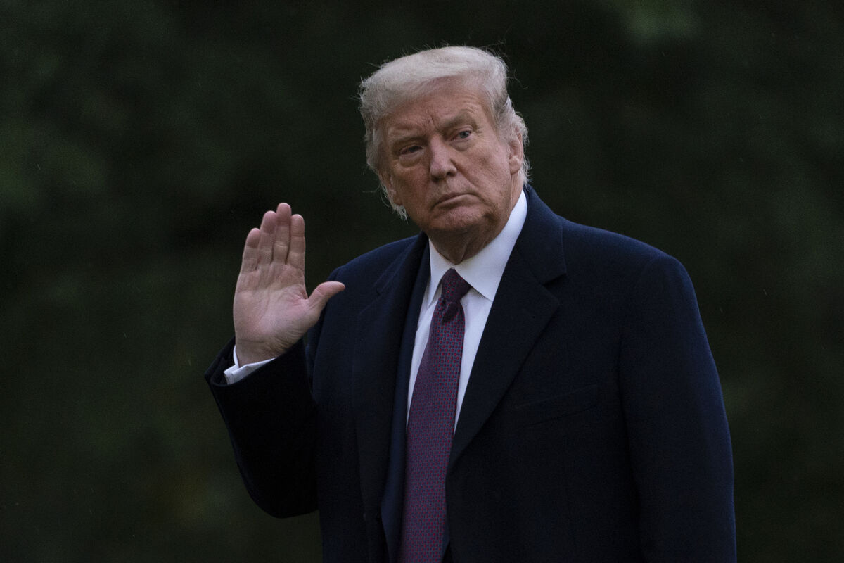 Former US President Donald Trump waves as he walks from Marine One to the White House in Washington, Thursday, Oct. 1, 2020 Former US President Donald Trump waves as he walks from Marine One to the White House in Washington, Thursday, Oct. 1, 2020
