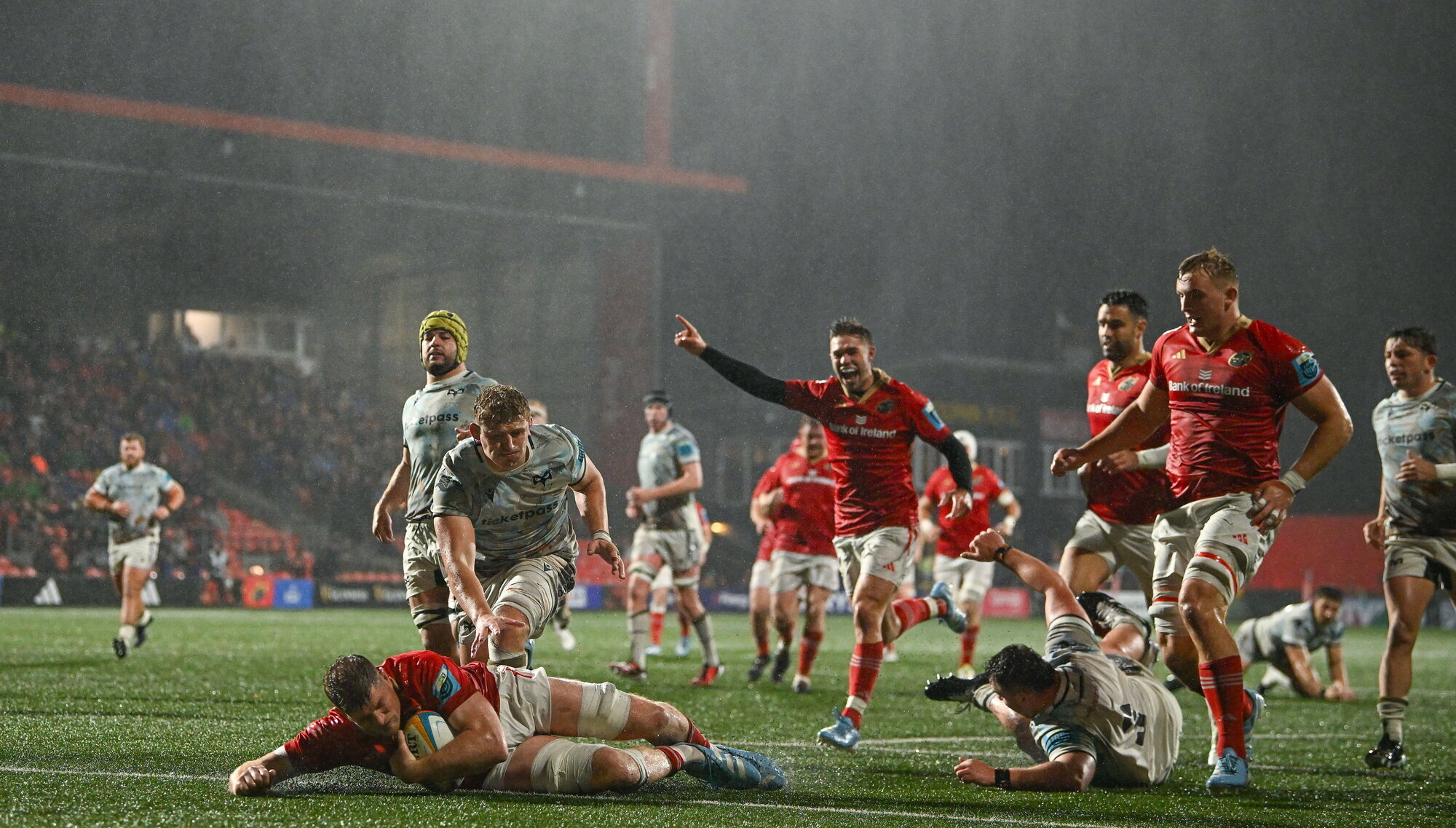 Munster bounce back to hold Ospreys scoreless in Cork storm