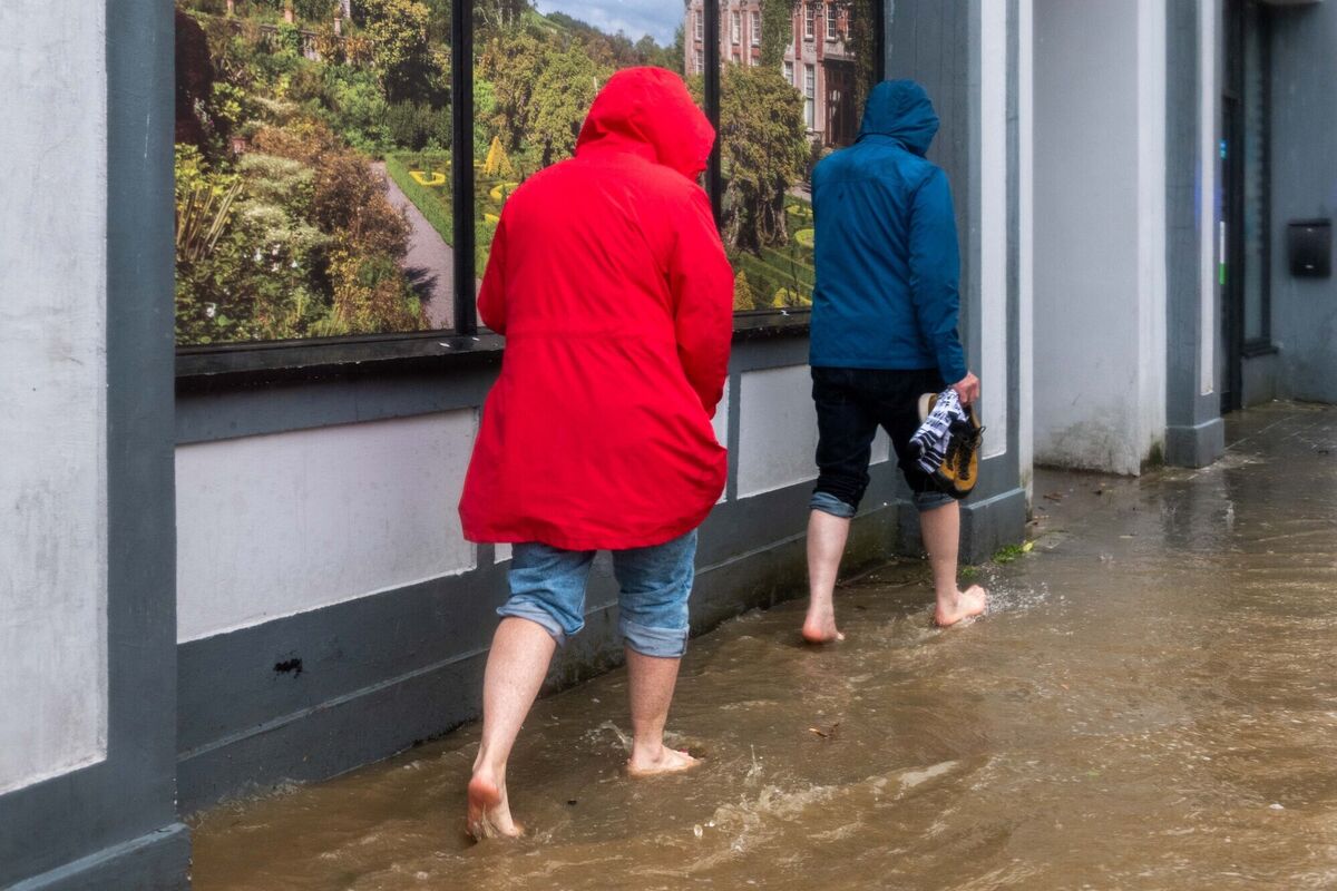 Council workers and the fire service were out in force trying to stem the flood waters in Bantry. Picture: Andy Gibson.