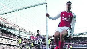 <p>YOUNG GUN: Gabriel Martinelli celebrates scoring Arsenal’s second goal against Southampton at the Emirates Stadium. <span class="contextmenu emphasis CaptionCredit">Picture: Zac Goodwin/PA</span>
            </p>