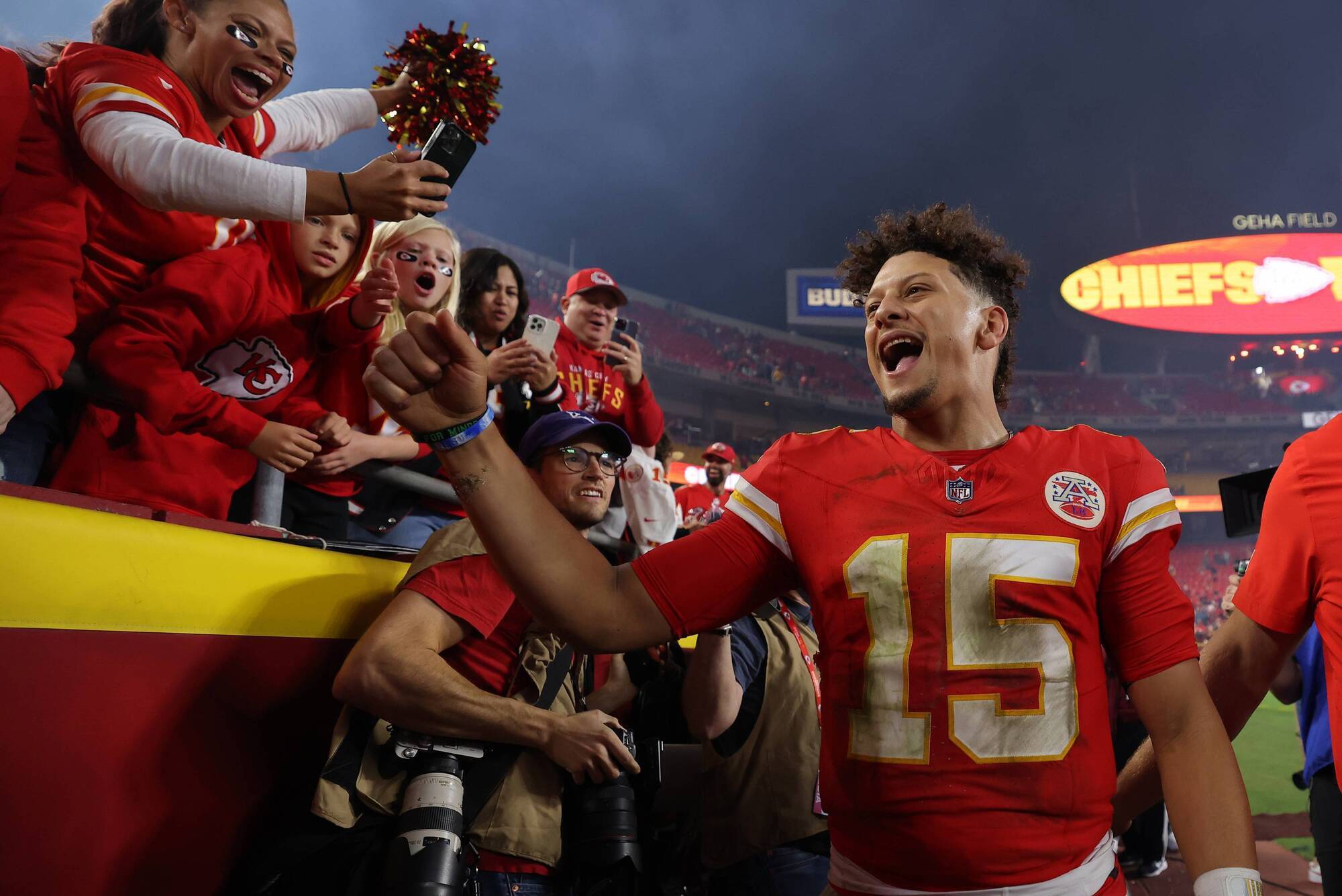 Patrick Mahomes throws for 331 yards as unbeaten Chiefs top Saints