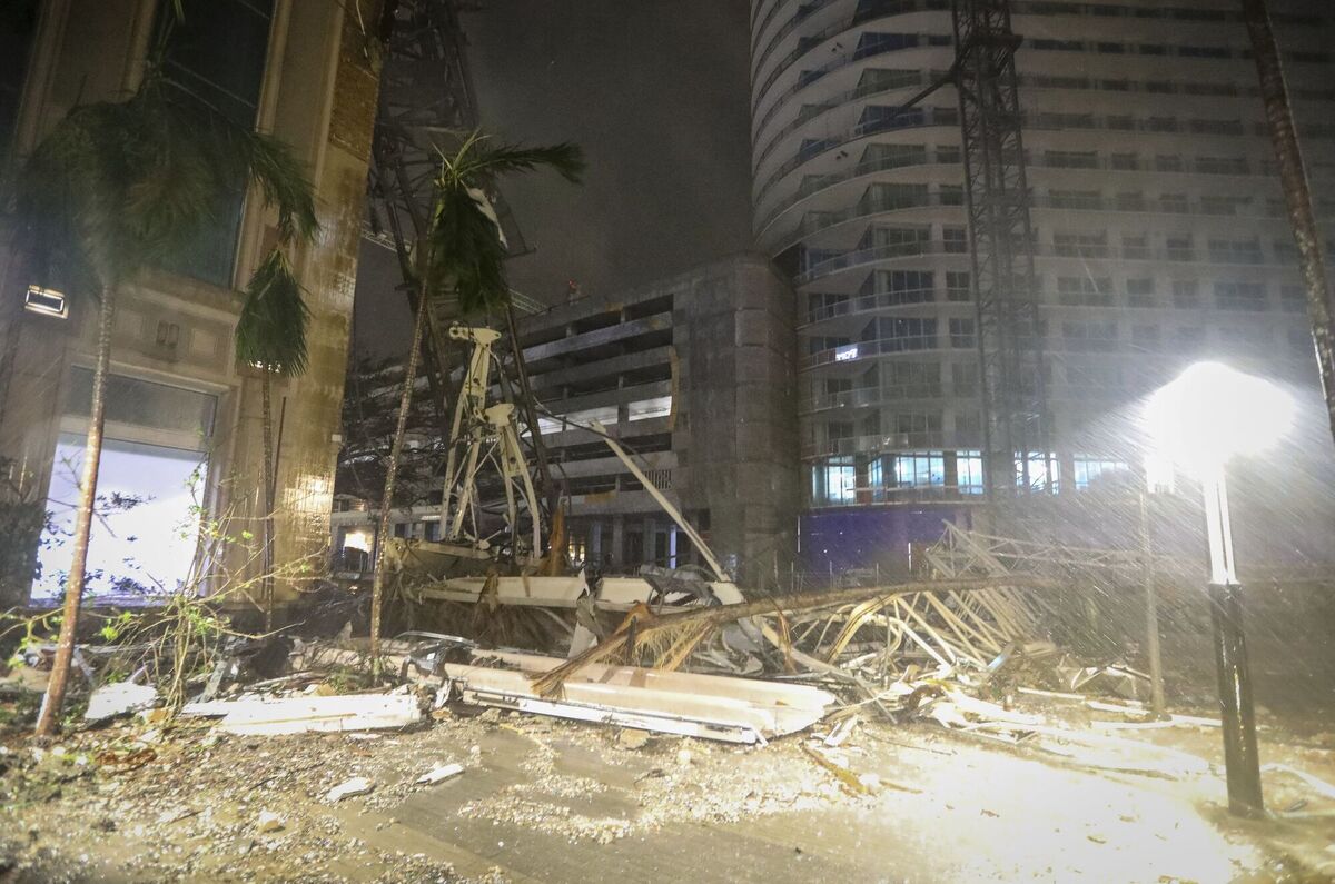 Debris covers the ground near a crane that fell onto a building along 1st Avenue South in St. Petersburg as Hurricane Milton's strong winds tore through the area Thursday, October 10, 2024. Picture: Chris Urso/Tampa Bay Times via AP Debris covers the ground near a crane that fell onto a building along 1st Avenue South in St. Petersburg as Hurricane Milton's strong winds tore through the area Thursday, October 10, 2024. Picture: Chris Urso/Tampa Bay Times via AP