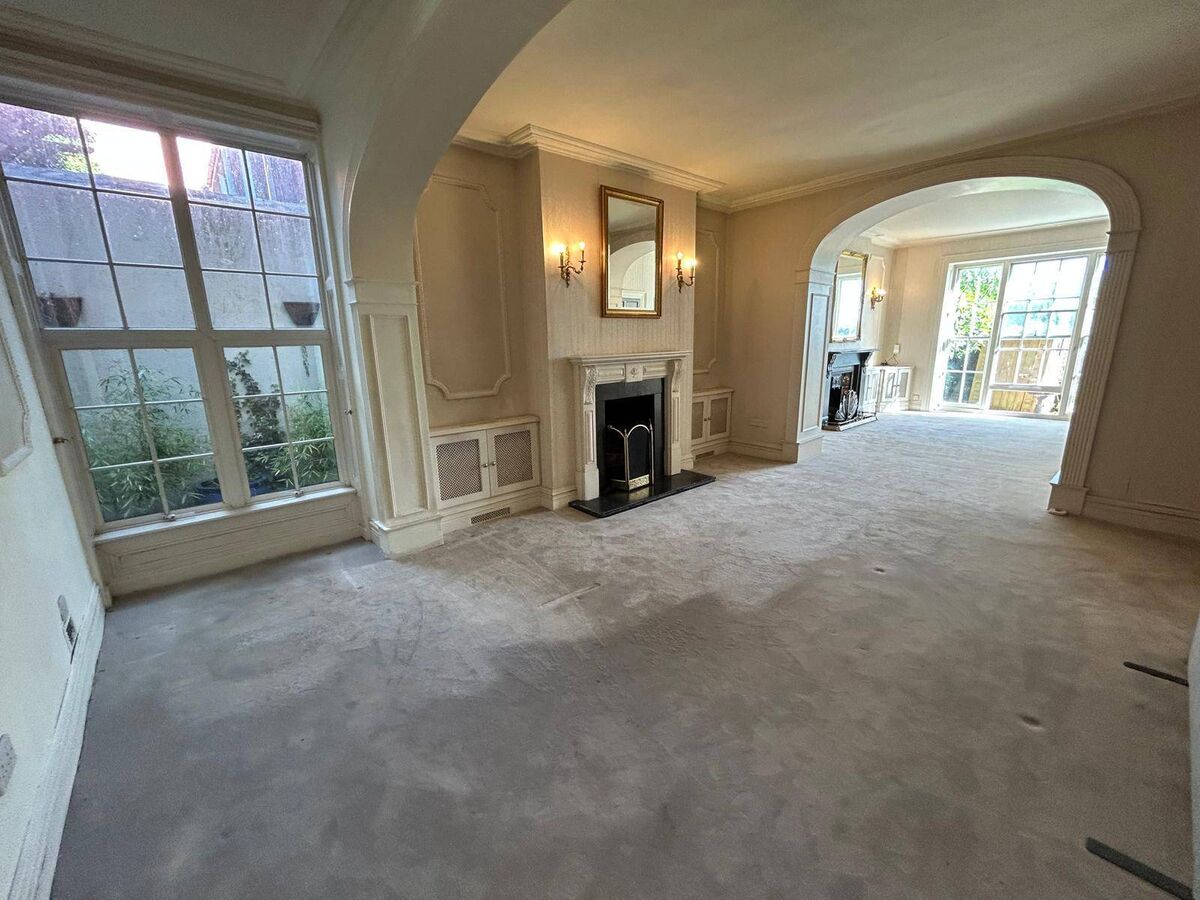 35' downstairs reception room