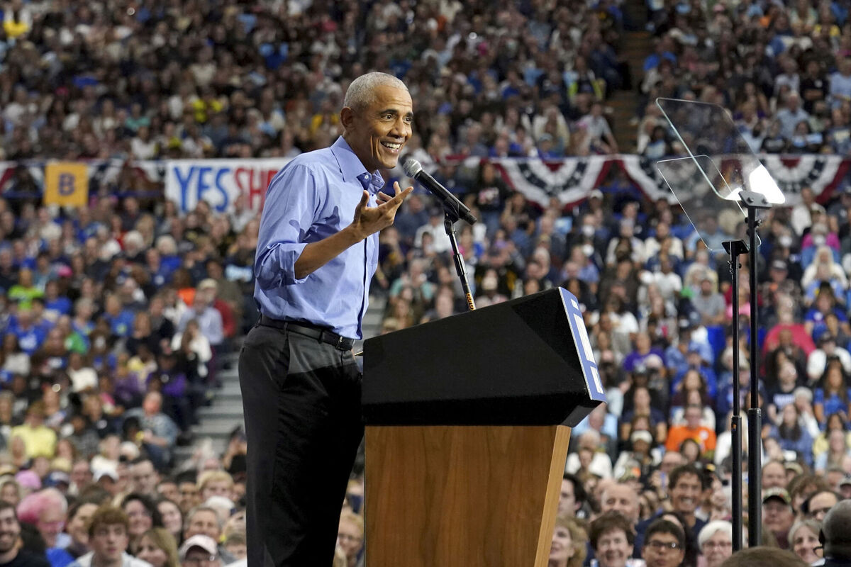Former President Barack Obama speaks during a campaign rally supporting Democratic presidential nominee Vice President Kamala Harris, Thursday, October 10, 2024, at the University of Pittsburgh's Fitzgerald Field House in Pittsburgh. Picture: AP Photo/Matt Freed Former President Barack Obama speaks during a campaign rally supporting Democratic presidential nominee Vice President Kamala Harris, Thursday, October 10, 2024, at the University of Pittsburgh's Fitzgerald Field House in Pittsburgh. Picture: AP Photo/Matt Freed