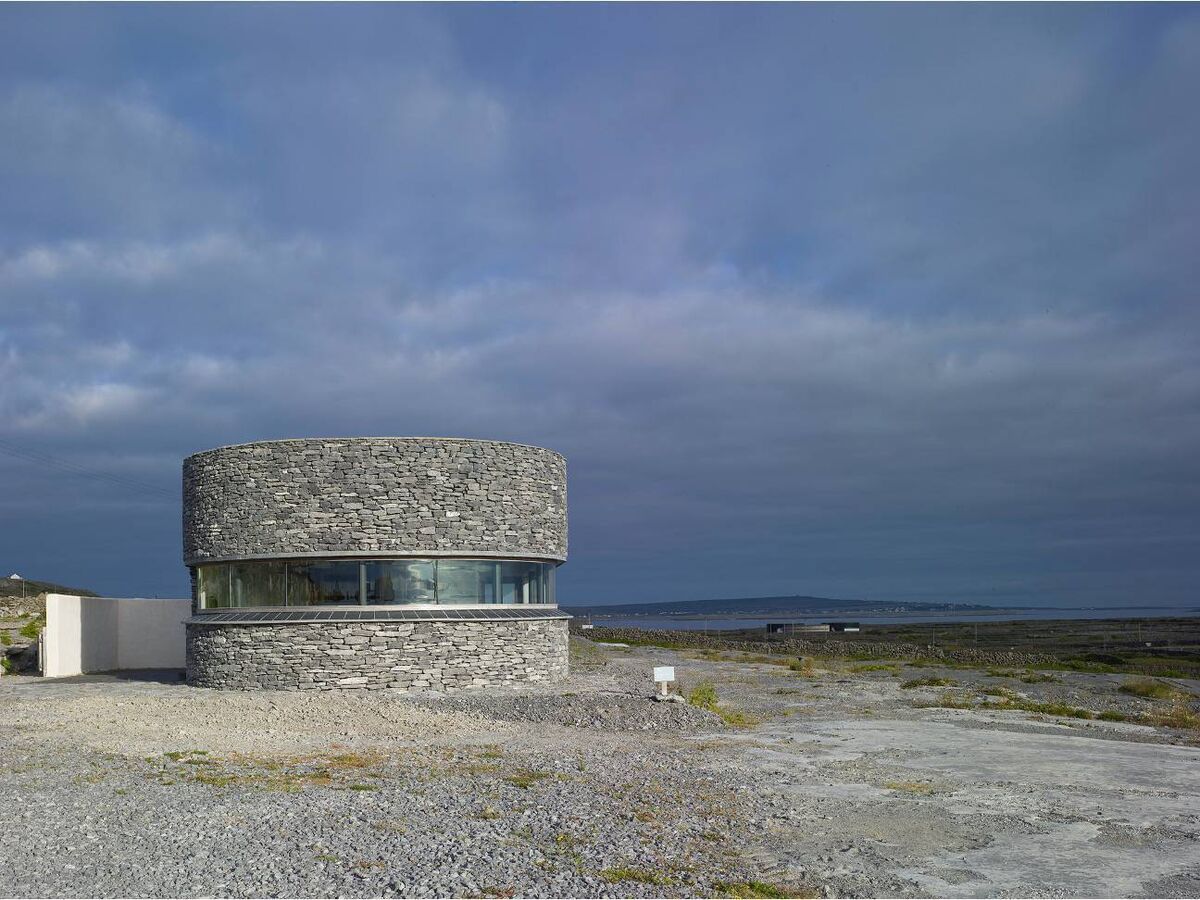 Small hotel on Inis Meain. Small hotel on Inis Meain.