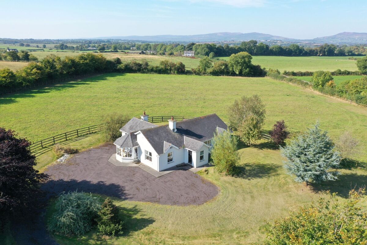 Carrigdownan Lodge is set on one acre of landscaped gardens and could be sold separately. Carrigdownan Lodge is set on one acre of landscaped gardens and could be sold separately.
