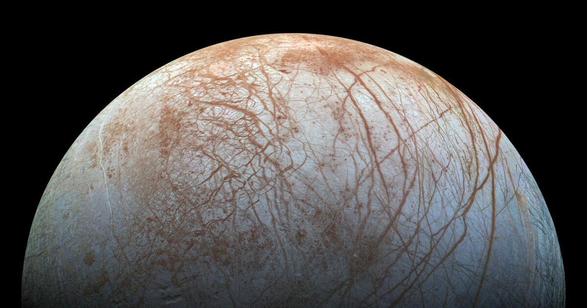木星の衛星の生命を求めて宇宙船が宇宙に飛び立つ