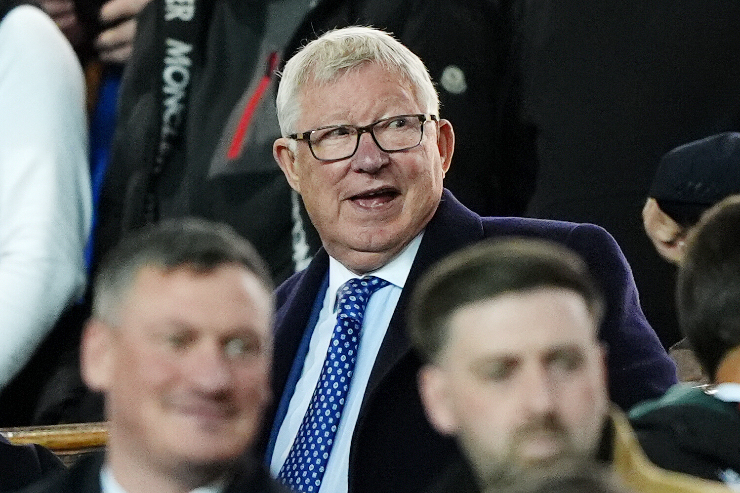Alex Ferguson to leave Manchester United role amid club cost cutting