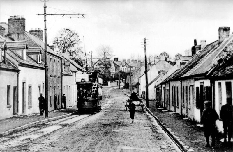 An electric tram heads down the hill into Ballintemple Village in 1905. This  picture is hanging in the Temple Inn in Ballintemple