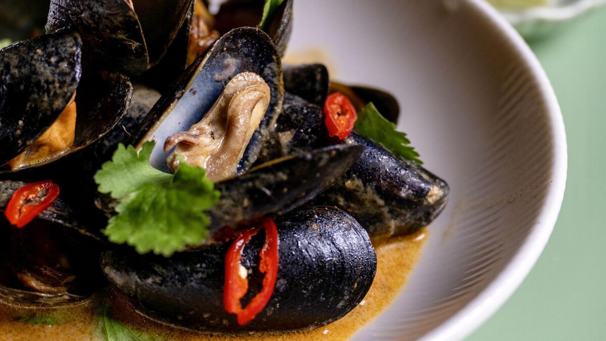 Khao Soi Mussels
