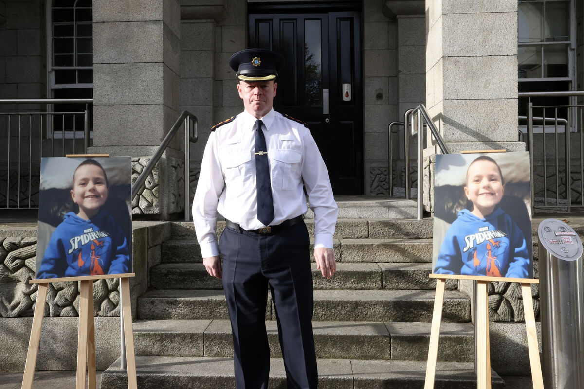  Chief Superintendent Alan McGovern with pictures of Kyran Durnin. picture: Sasko Lazarov/© RollingNews.ie