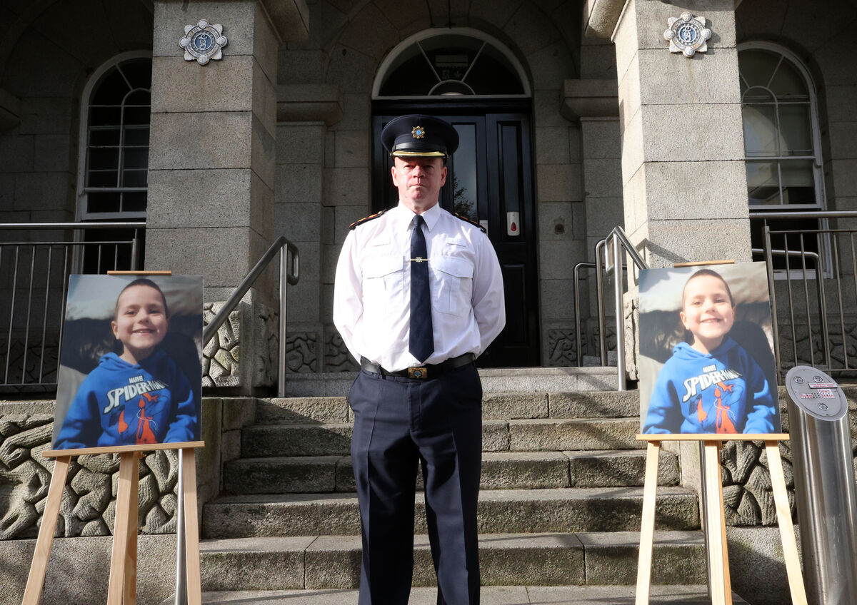 Superintendent Alan McGovern making a statement to the media at Dundalk Garda Station.