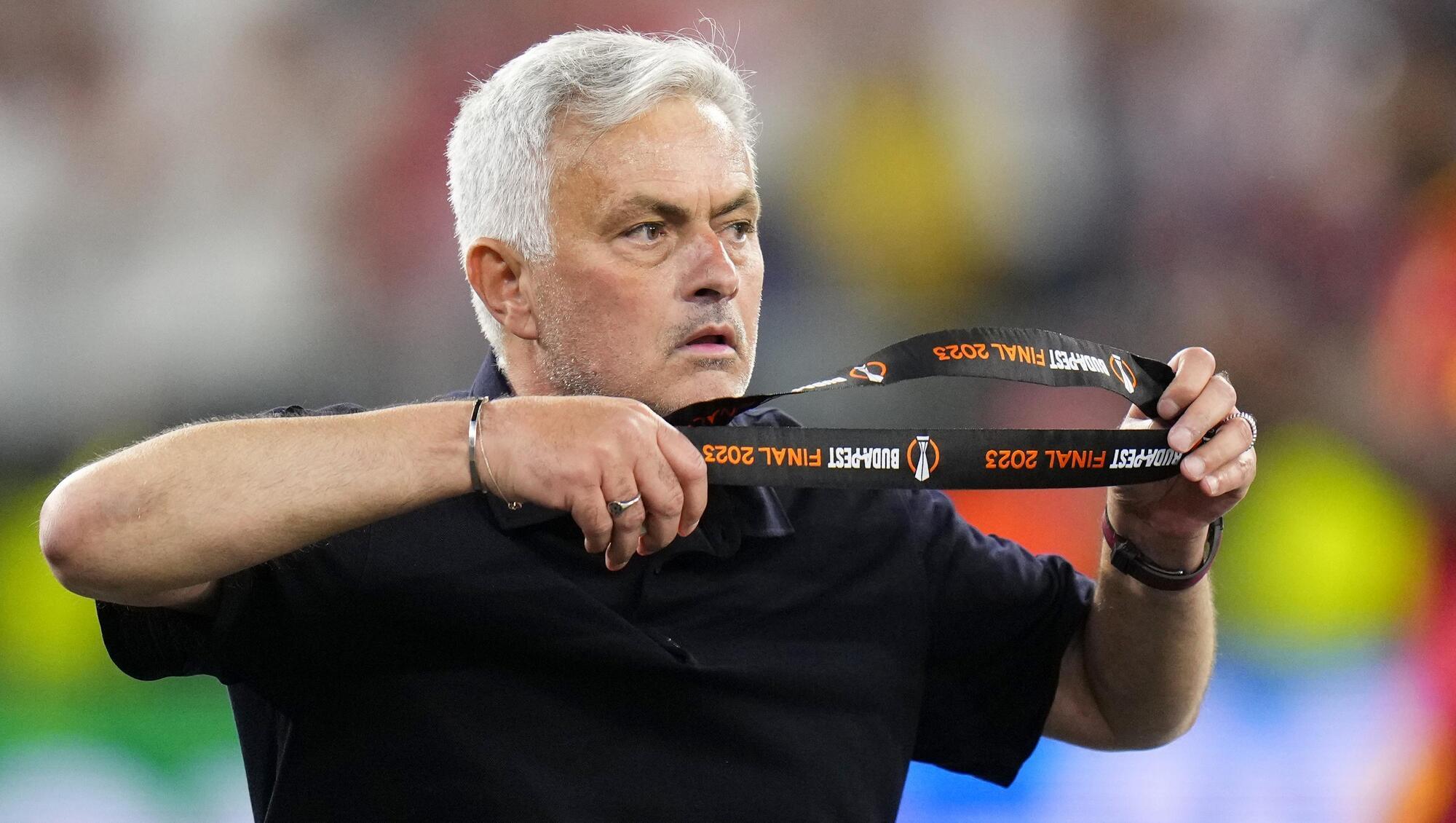 Jose Mourinho mischievously suggests he may still win league title with Man Utd