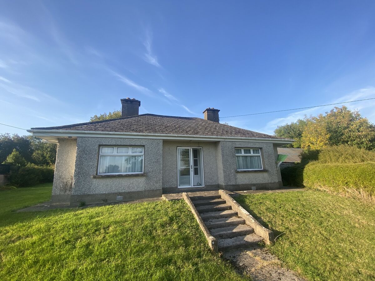 The bungalow is old but in habitable condition. The bungalow is old but in habitable condition.