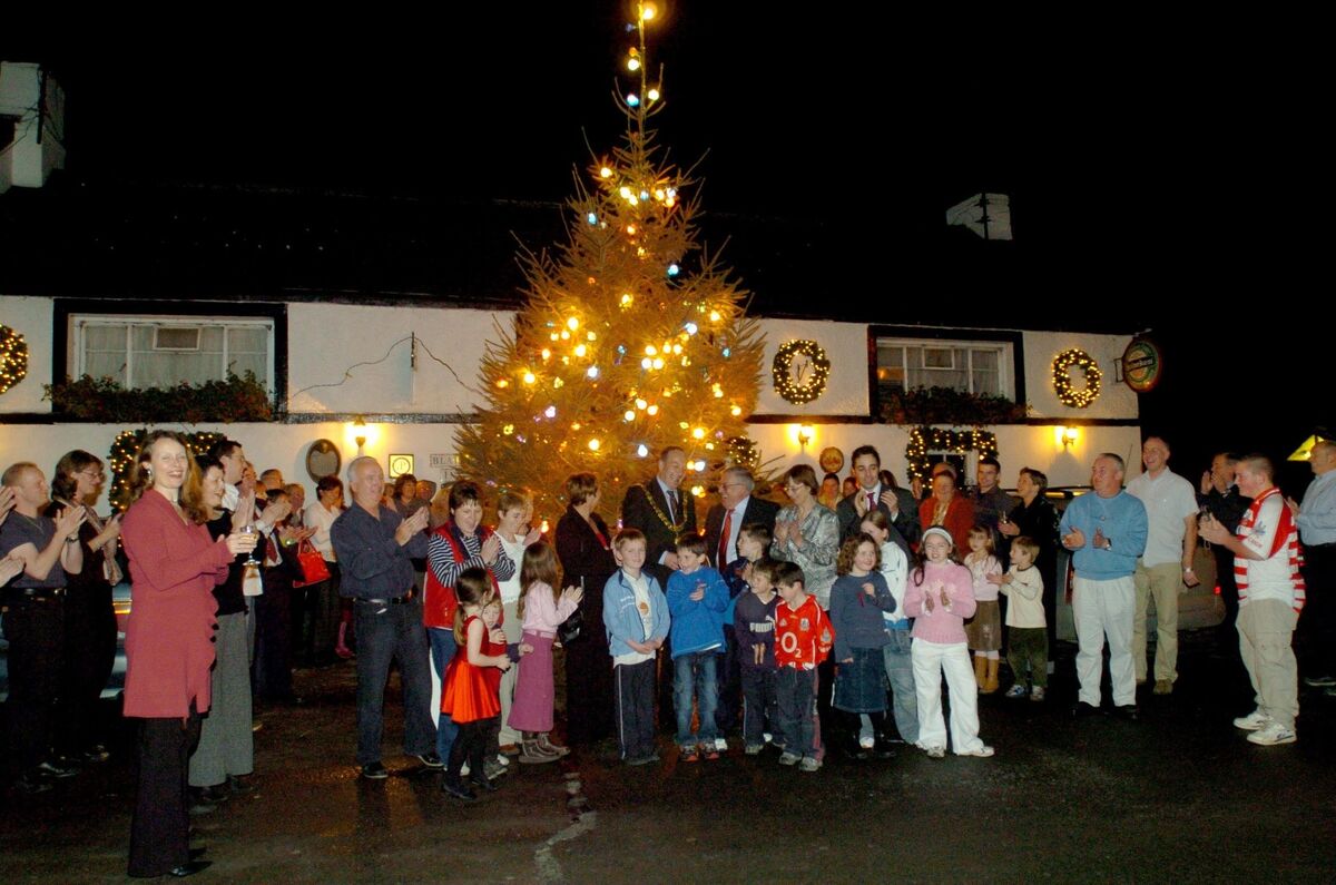 The Lord Mayor of Cork Cllr Sean Martin switching on the Christmas tree lights at Blair's Inn along with the Lady Mayoress Mrs Anne Martin and pub owners John and Anne Blair in 2004. File picture: Richard Mills