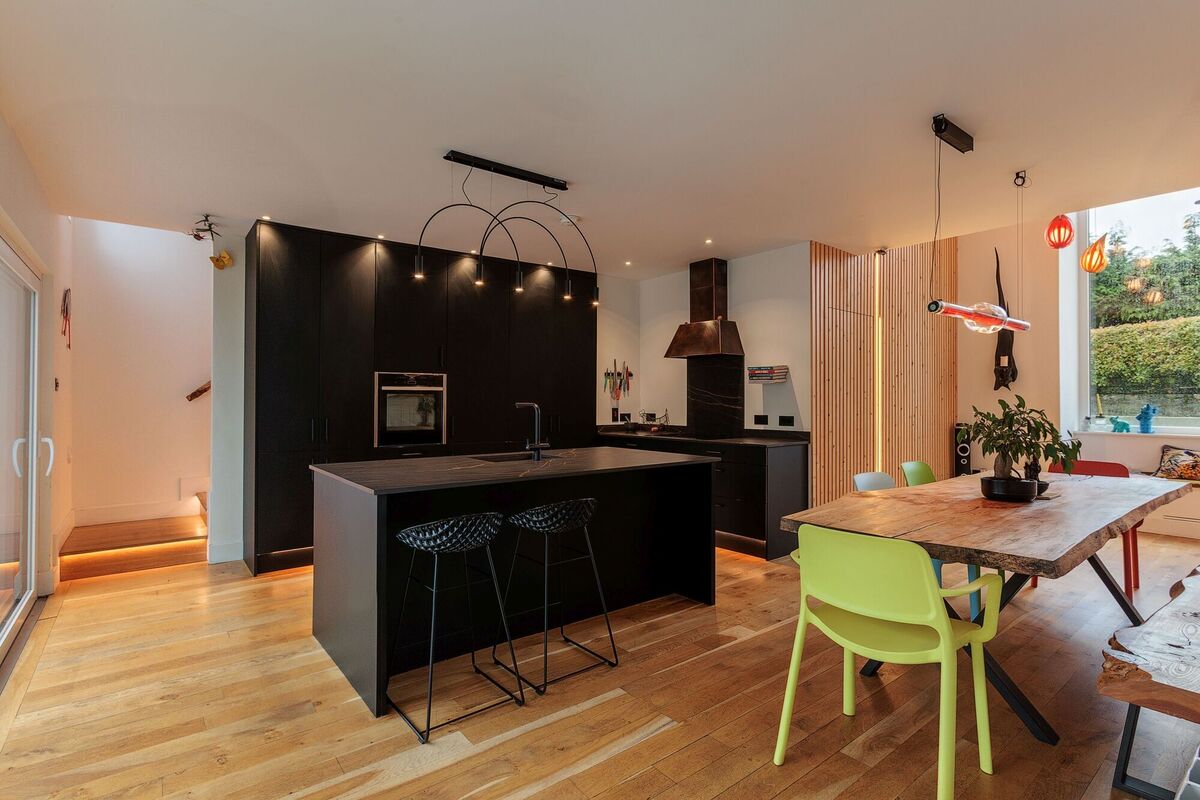  Willie Duggan Lighting's kitchen light plan includes a pendant over the dining table, with a spotlight pendant above the kitchen island, and ceiling spotlights to illuminate work surfaces.