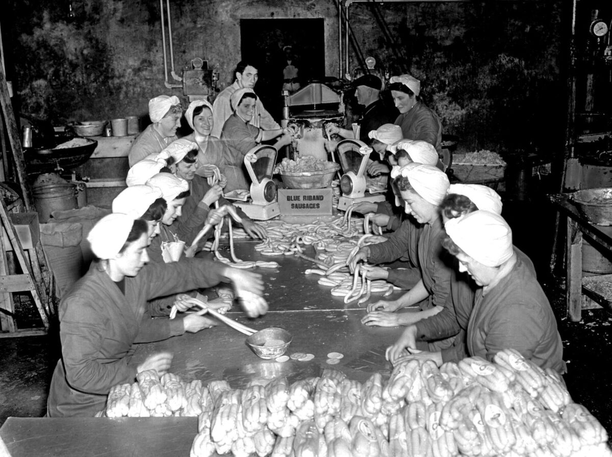 Strung out? Sausage making at the Evergreen Bacon factory 70 years ago