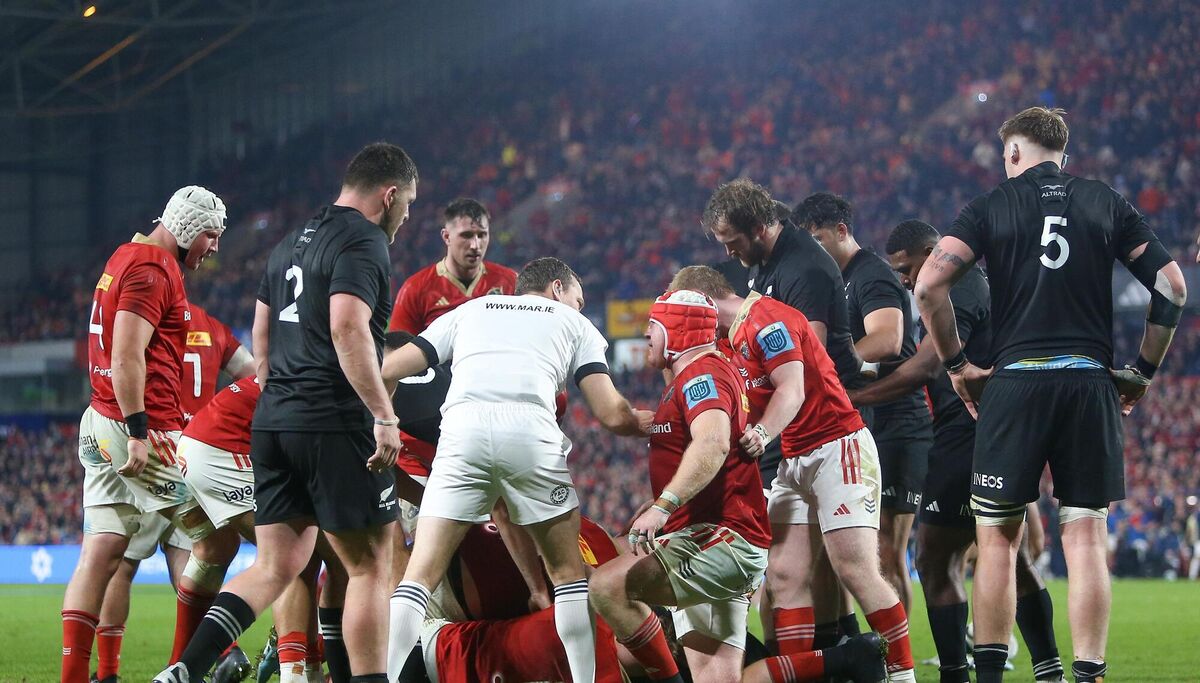 Assistant referee Matthew Carley steps in as Munster are awarded a penalty try. Pic: INPHO/Ken Sutton Assistant referee Matthew Carley steps in as Munster are awarded a penalty try. Pic: INPHO/Ken Sutton