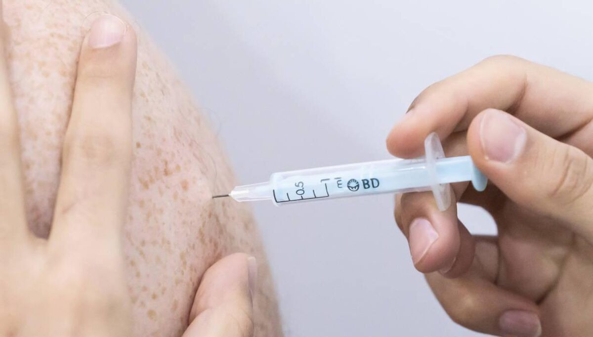 The HSE recommend that the pertussis vaccine be given to pregnant women between 16 and 36 weeks of pregnancy.