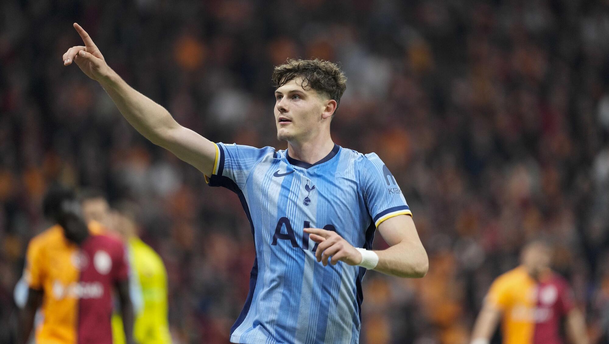 Will Lankshear has eventful night as Tottenham lose thriller against Galatasaray