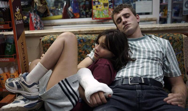 Frankie Corio and Paul Mescal in Aftersun.